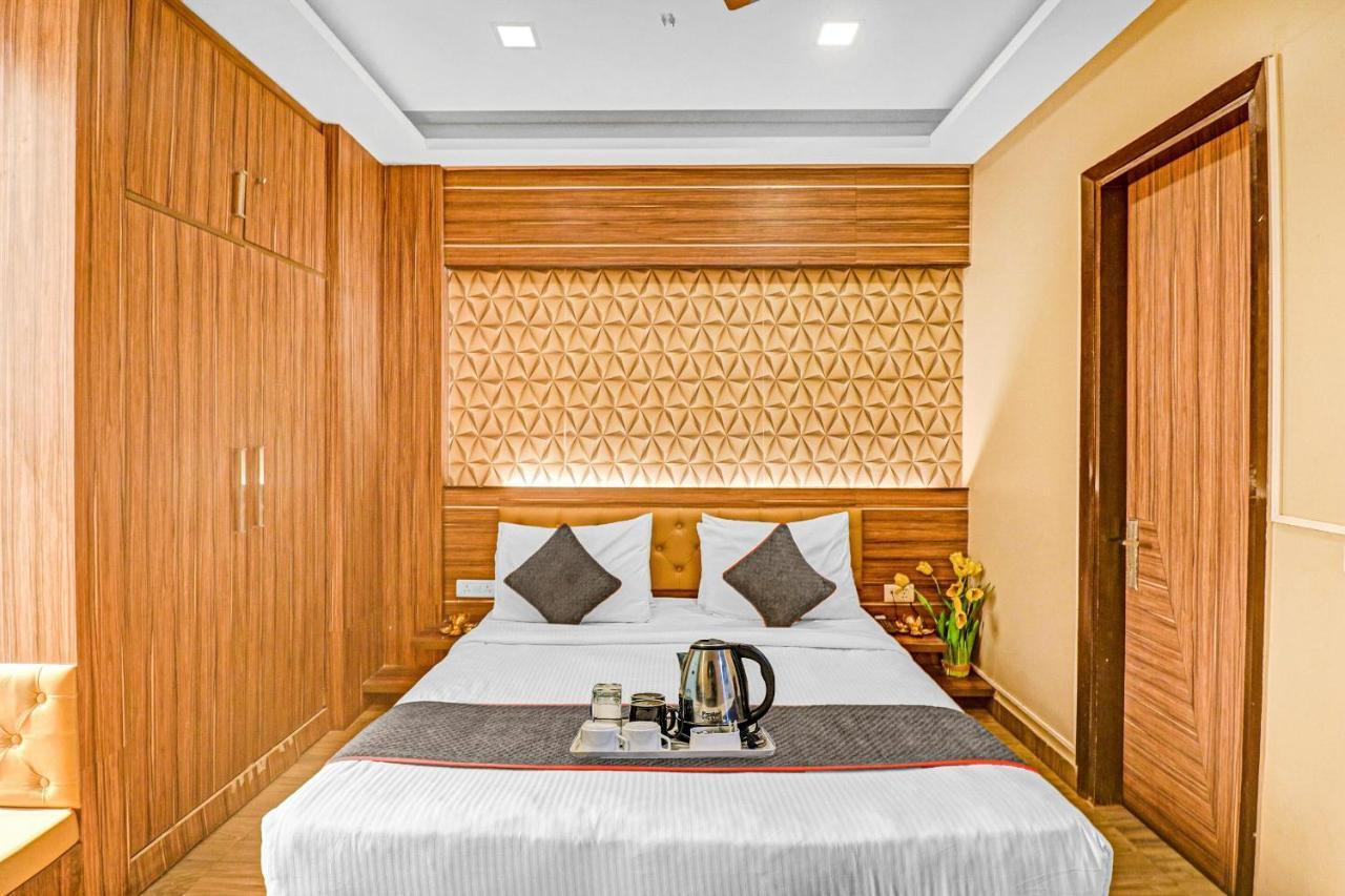Townhouse 450 Dwarka Hotel Delhi  Buitenkant foto